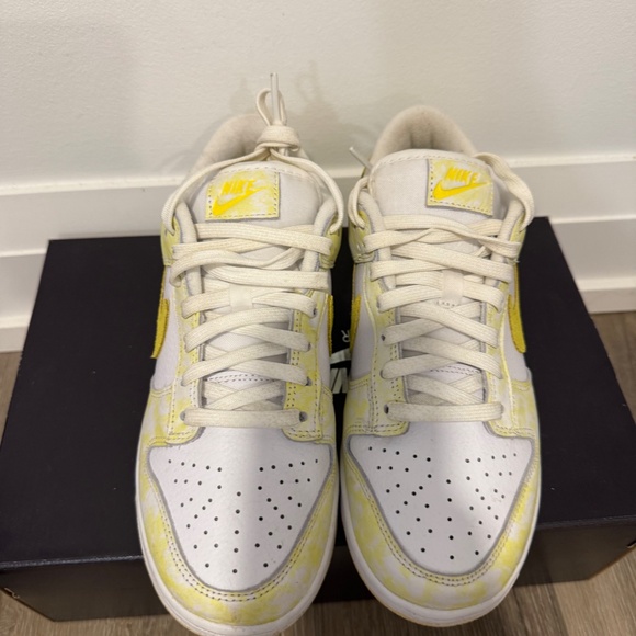 Nike Dunk Low women's 7 - Picture 2 of 4